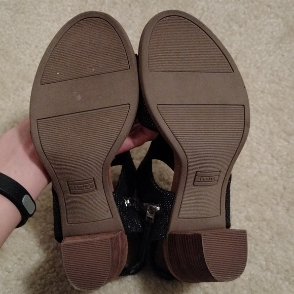 Toms Majorca Cut Out Heels in Black - Picture 7 of 7